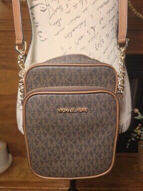 Michael Kors Jet Set Chain  Crossbody Flight Bag